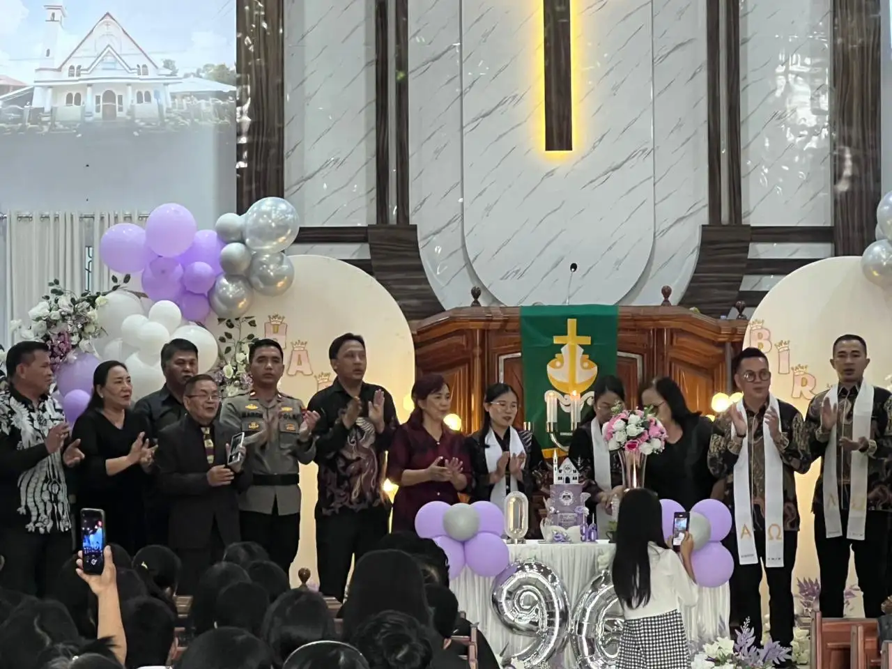 Kapolsek Langowan Hadiri Ibadah Syukur HUT ke-96 GMIM Imanuel Toraget, Wujud Kedekatan Polri dengan Jemaat
